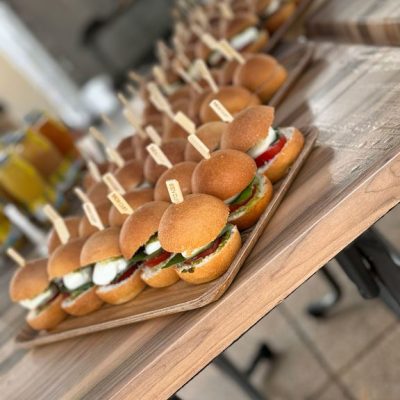 Mini burgers artisanaux faits maison pour événements à Orléans